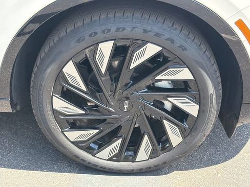 New 2026 Lincoln Nautilus Reserve w/ Jet Appearance Package AWD/4WD image 13