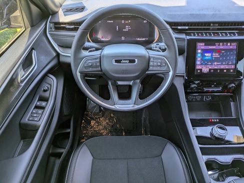 New 2025 Jeep Grand Cherokee L Altitude image 14