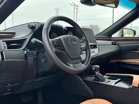 Used 2024 Lexus ES 350 w/ Premium Package image 2
