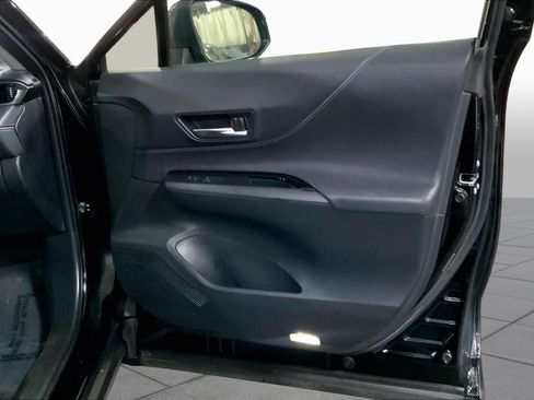 Used 2021 Toyota Venza LE w/ Carpet Mat Package (TMS) AWD/4WD image 23