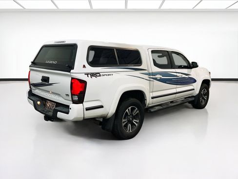 Used 2019 Toyota Tacoma TRD Sport w/ Technology Package image 4