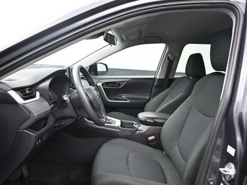 Used 2020 Toyota RAV4 LE FWD image 14