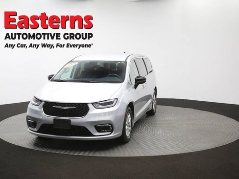 Used 2024 Chrysler Pacifica Touring-L FWD image 53