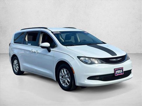 Used 2021 Chrysler Voyager Lxi image 3