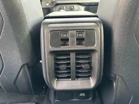 Used 2025 Ford Bronco Badlands image 22