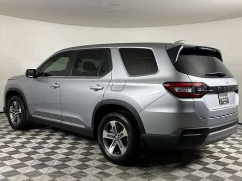 Used 2025 Honda Pilot EX-L image 6