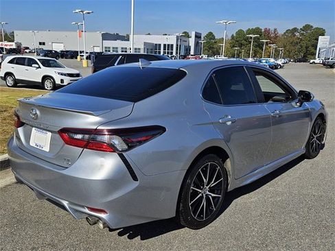 Used 2023 Toyota Camry SE image 11