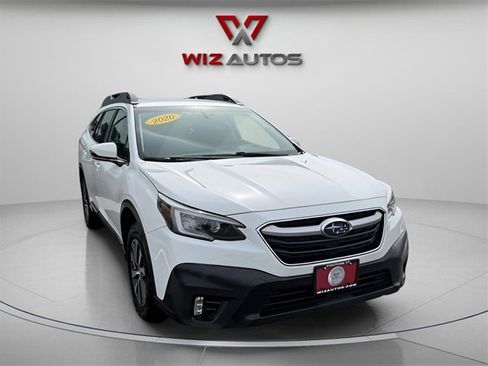 Used 2020 Subaru Outback Premium image 3