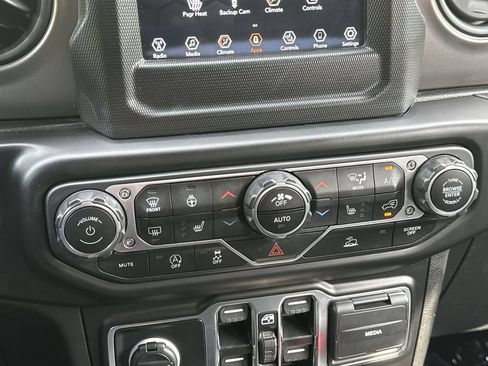 Used 2022 Jeep Wrangler Unlimited Sport AWD/4WD image 16