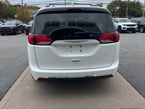 Certified 2018 Chrysler Pacifica Limited w/ Advanced Safetytec Group image 6