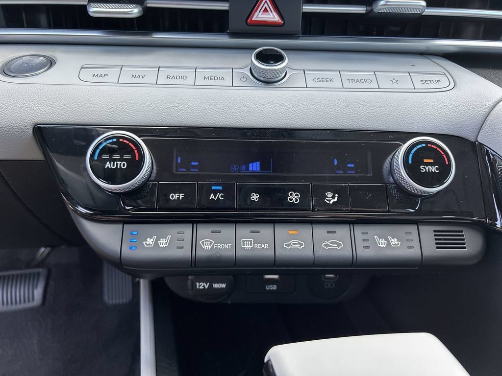 New 2025 Hyundai Elantra Limited FWD image 26