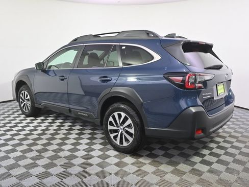 Used 2025 Subaru Outback Premium AWD/4WD image 3