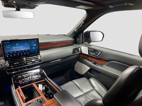 Used 2023 Lincoln Navigator L Reserve image 25