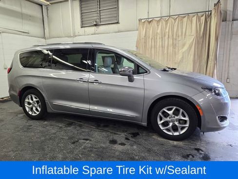 Used 2020 Chrysler Pacifica Limited image 6