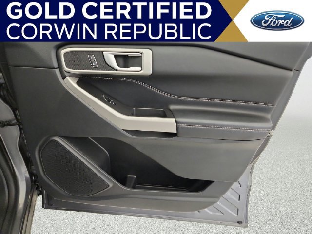 Used 2022 Ford Explorer XLT w/ Equipment Group 202A AWD/4WD image 32