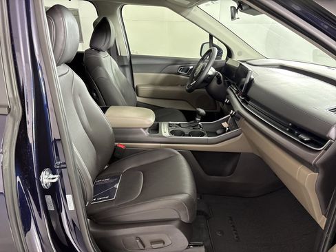 New 2026 Kia Carnival EX FWD image 47