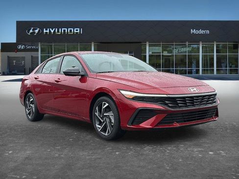 Certified 2025 Hyundai Elantra Sport FWD image 2