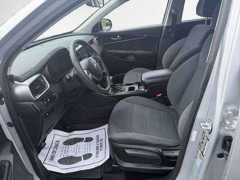 Used 2019 Kia Sorento AWD image 12
