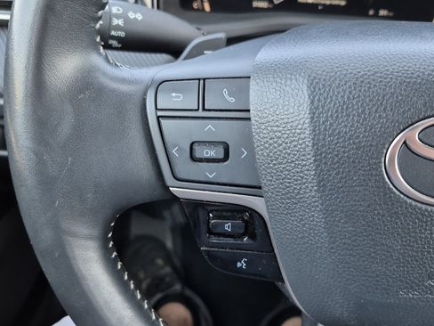 Used 2025 Toyota Camry SE FWD image 11
