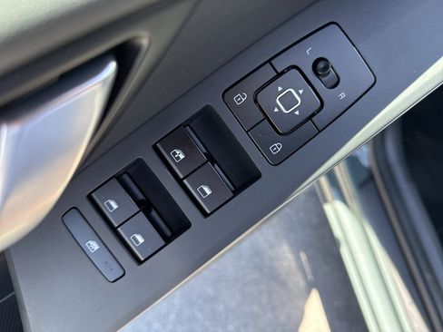 Certified 2023 Kia Niro EX FWD image 16