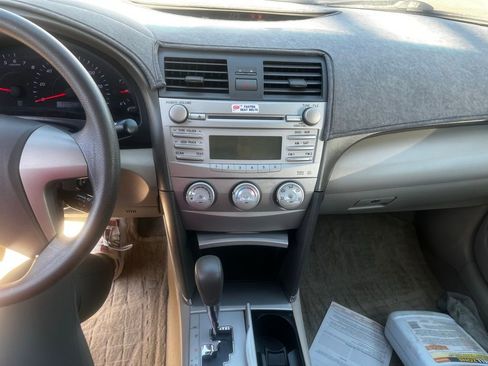 Used 2010 Toyota Camry SE image 11