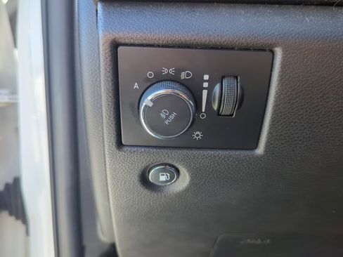 Used 2019 Jeep Grand Cherokee Laredo image 11