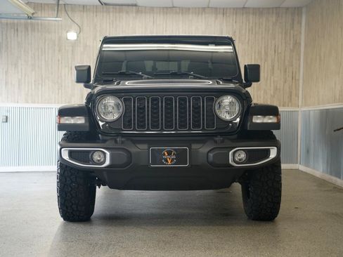 Used 2025 Jeep Gladiator Sport AWD/4WD image 2