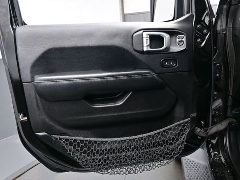 Used 2018 Jeep Wrangler Unlimited Sahara w/ Dual Top Group image 9