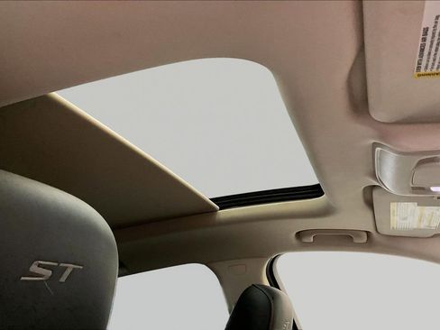 Used 2023 Buick Envision Essence w/ Sport Touring Package FWD image 27