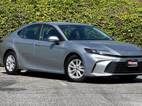 Used 2025 Toyota Camry LE FWD image 2