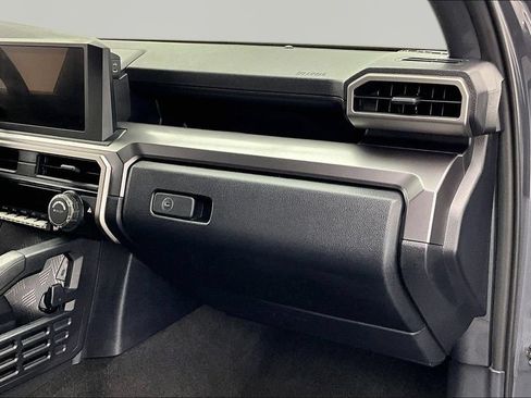 Used 2025 Toyota 4Runner SR5 AWD/4WD image 17