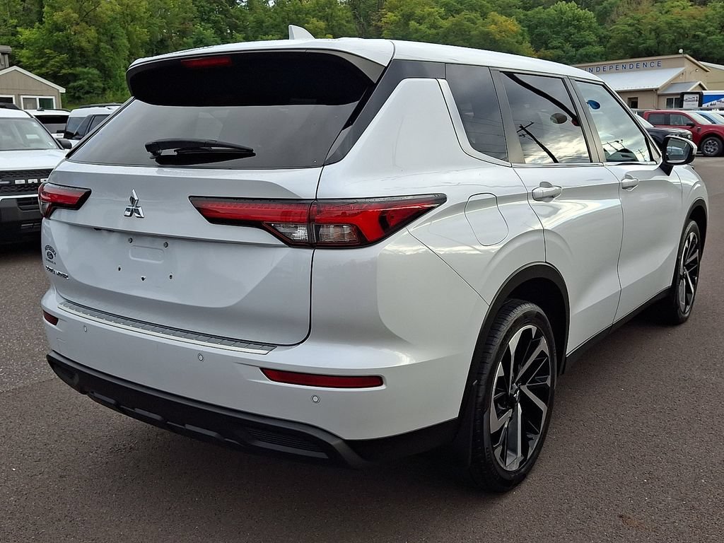 Used 2022 Mitsubishi Outlander ES AWD/4WD image 10