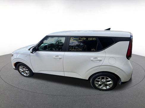 Used 2025 Kia Soul LX w/ LX Technology Package image 6
