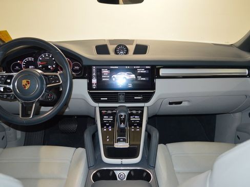 Certified 2021 Porsche Cayenne Coupe image 38