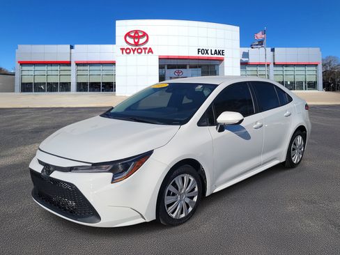Used 2022 Toyota Corolla LE image 2