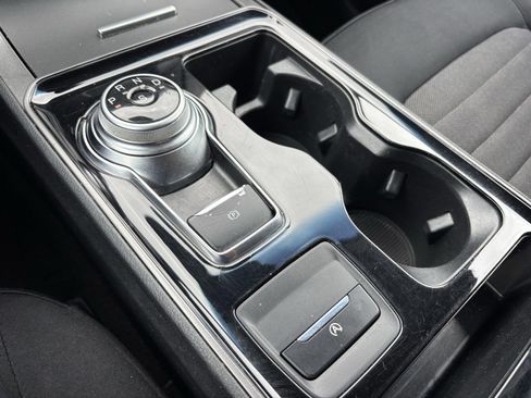 Used 2020 Ford Edge SE image 25