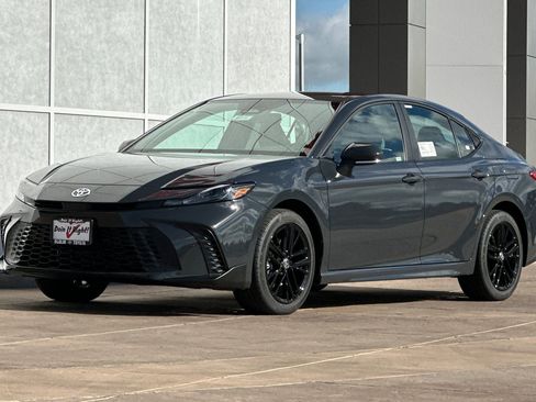 New 2026 Toyota Camry SE image 8