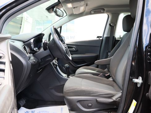 Used 2020 Chevrolet Trax LS w/ LPO, Protection Package FWD image 13
