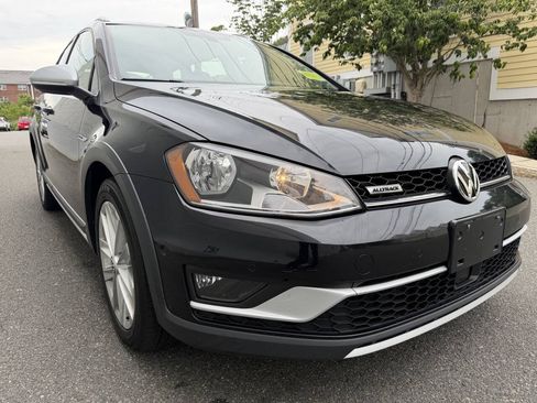 Used 2017 Volkswagen Golf Alltrack SE AWD/4WD image 11