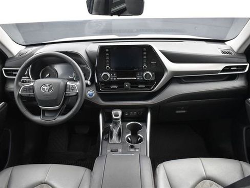 Used 2022 Toyota Highlander Bronze Edition image 19