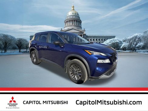 Used 2023 Nissan Rogue S image 1