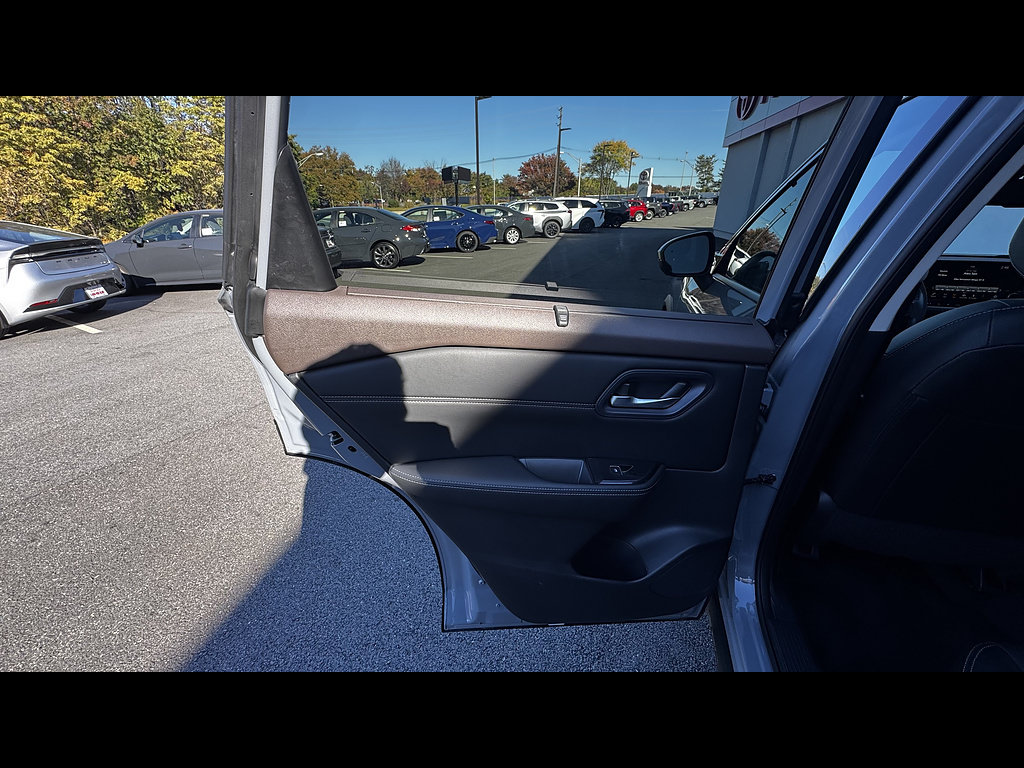 Used 2023 Nissan Rogue SL w/ SL Premium Package AWD/4WD image 24