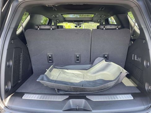 Used 2025 Chevrolet Tahoe High Country image 10