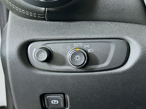 Used 2025 Chevrolet Blazer LT FWD image 16