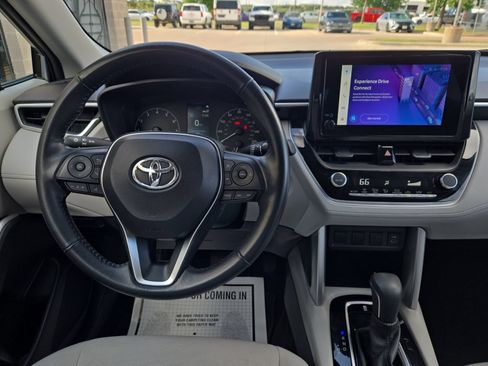 Used 2023 Toyota Corolla Cross LE FWD image 16