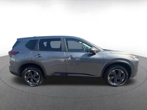 Used 2025 Nissan Rogue SV AWD/4WD image 16