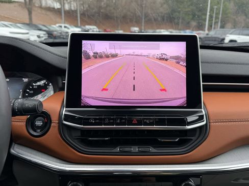 Used 2024 Jeep Compass Limited image 18