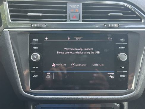 Used 2023 Volkswagen Tiguan SE w/ Panoramic Sunroof Package image 15