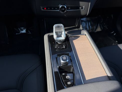 Certified 2026 Volvo XC90 B6 Plus AWD/4WD image 17