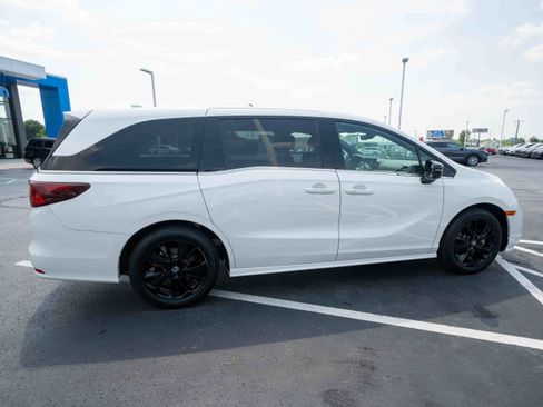 Used 2024 Honda Odyssey Sport image 6